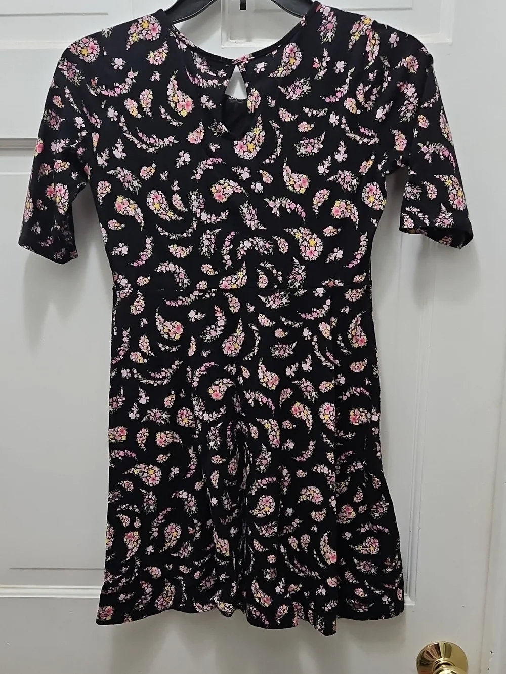 Black Floral Short Sleeve Dress with Pink Accent Old Navy 10/12